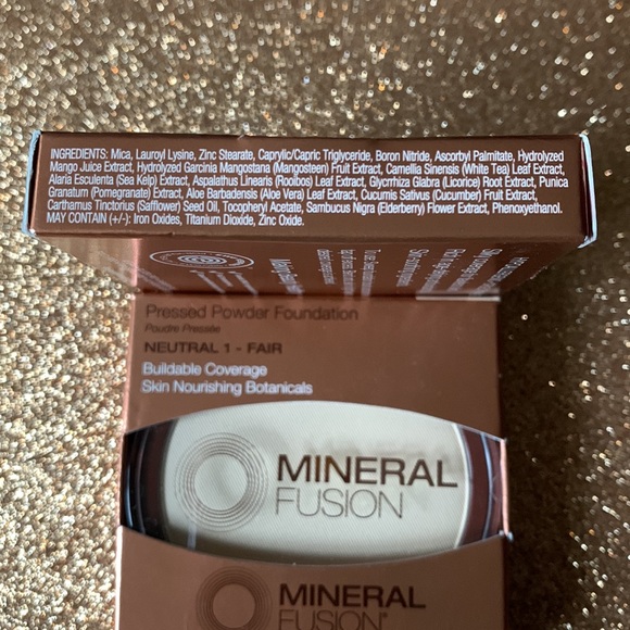 Pressed Powder Foundation with Buildable Coverage in Neutral 1- Fair - Picture 3 of 3